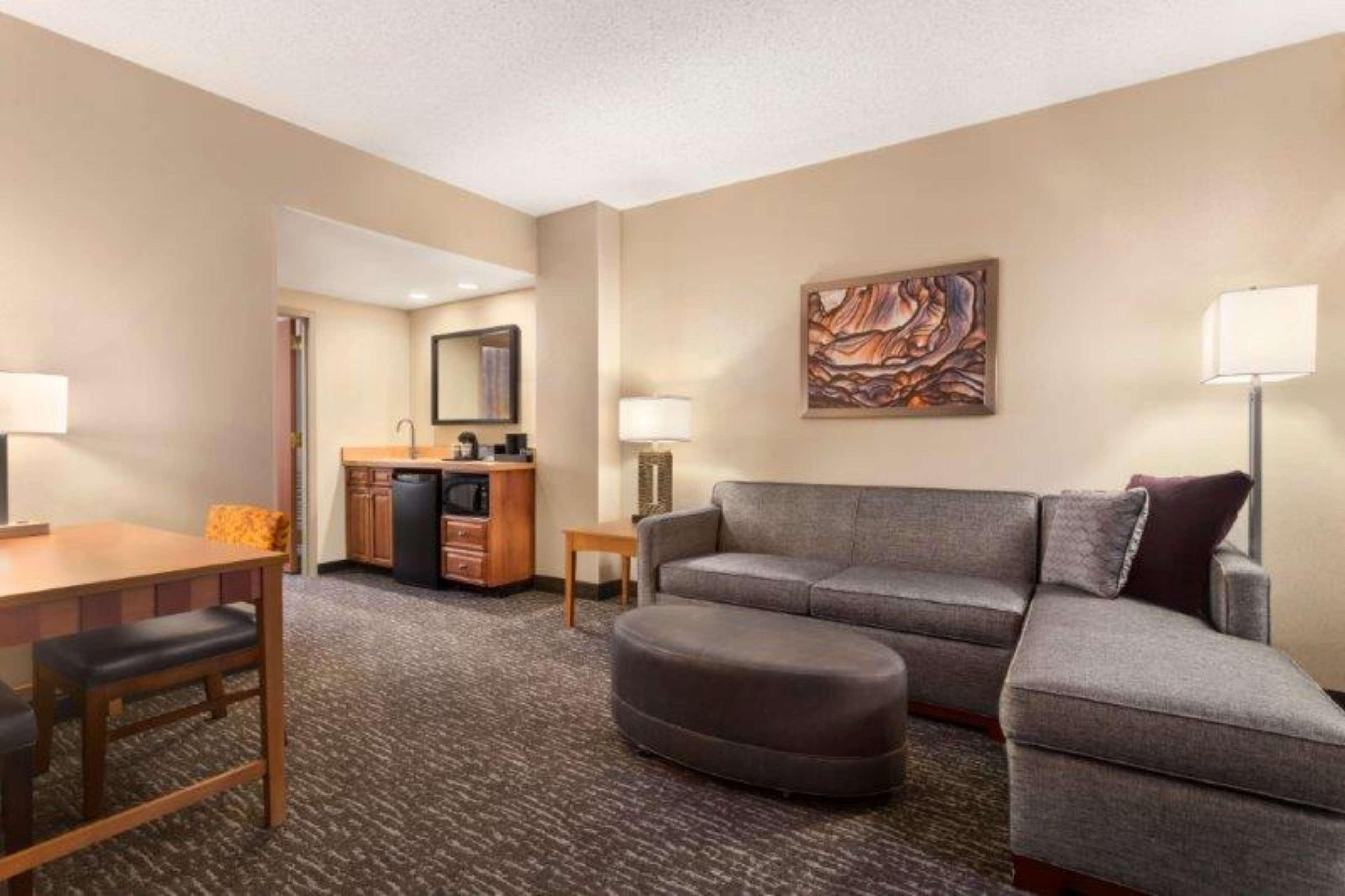 Embassy Suites Northwest Arkansas - Hotel, Spa & Convention Center Rogers Ngoại thất bức ảnh